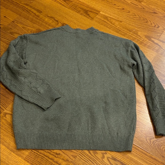 Madison Cream turtle neck and Green pullover v neck sweater - Picture 10 of 10